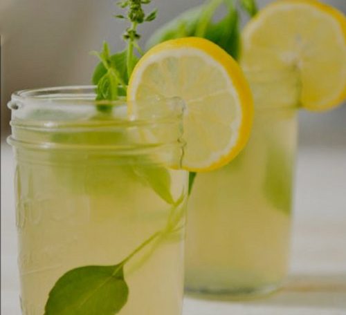 Σπιτική λεμονάδα
